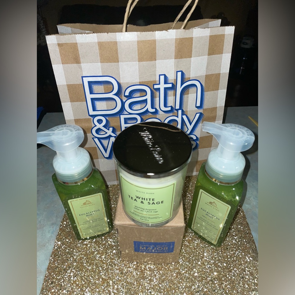 NWT‼️ Bath & Body Works Bundle💞2 Single Wick Candles & 2 Handsoaps +FREE GIFT🎁